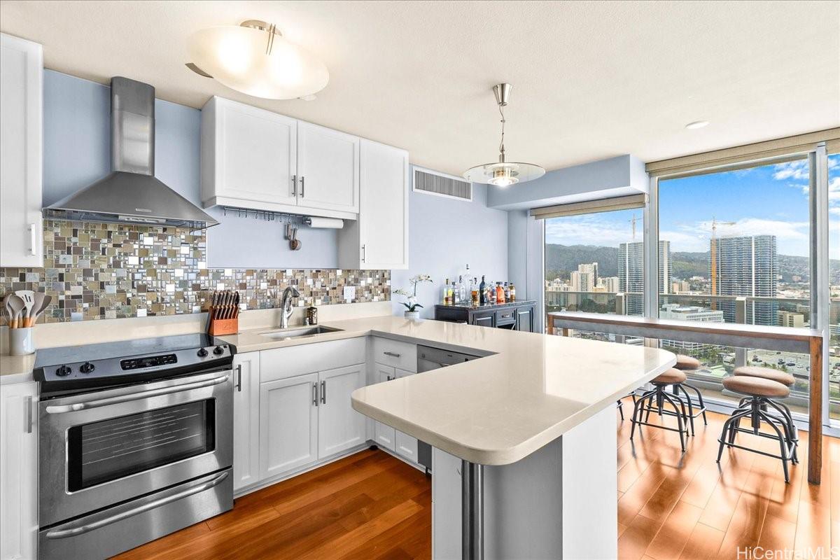 Photo 9 of 25