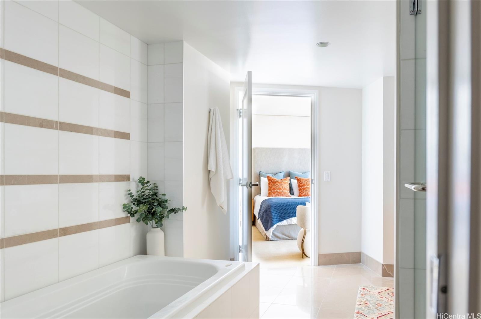 1177 Queen Street  Unit 3501