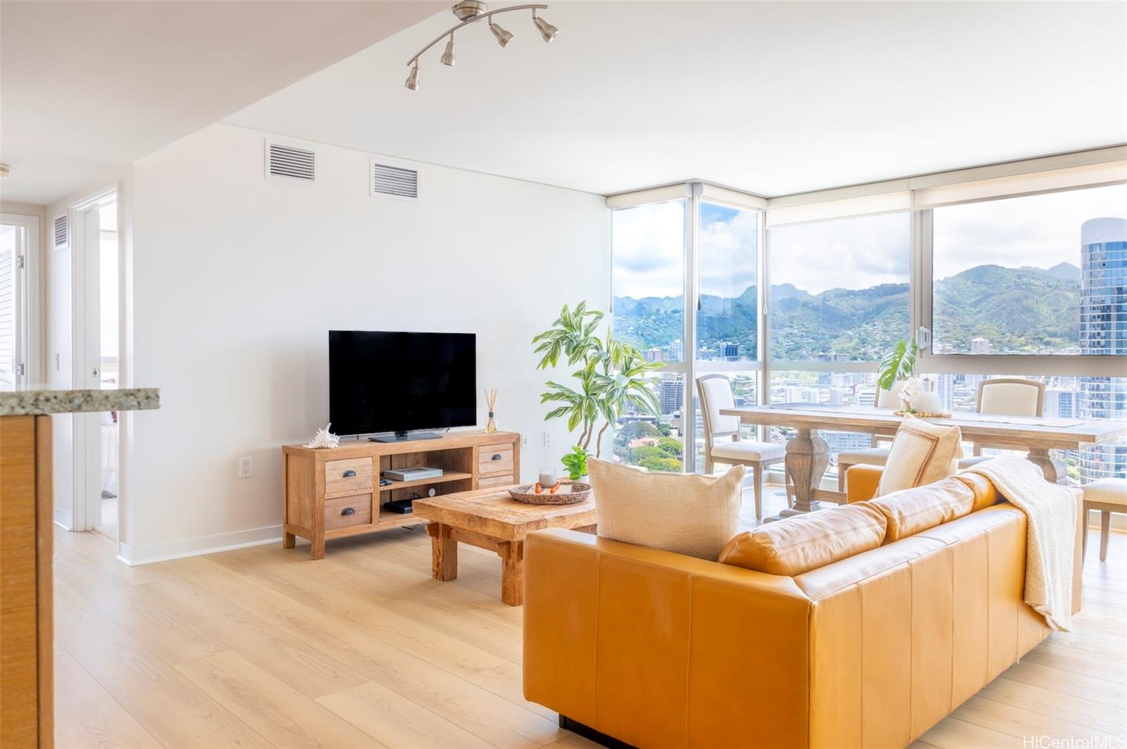 1177 Queen Street  Unit 3501