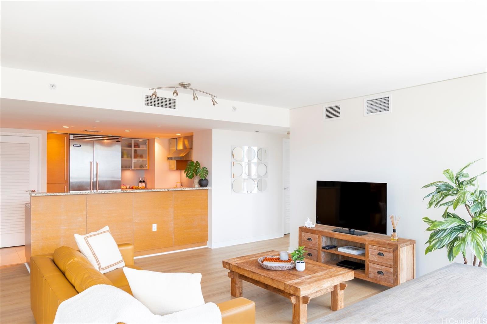 1177 Queen Street  Unit 3501