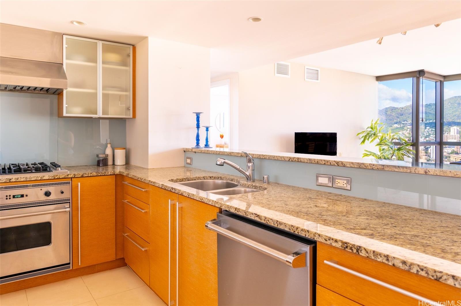 1177 Queen Street  Unit 3501