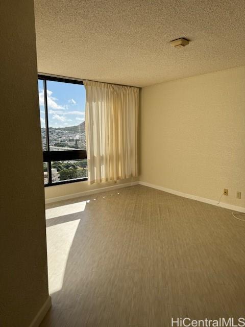 Photo 4 of 5