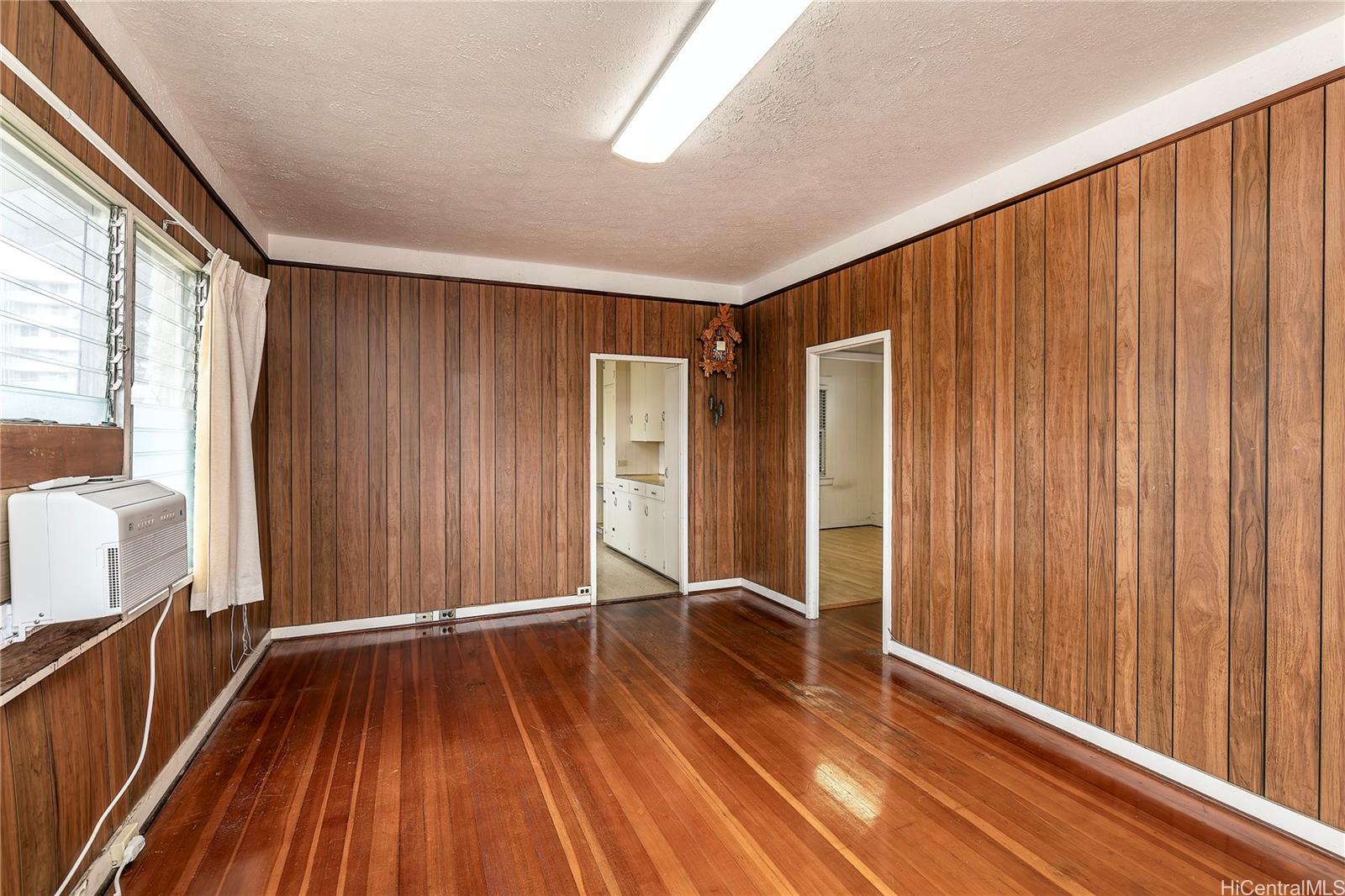 Photo 11 of 25