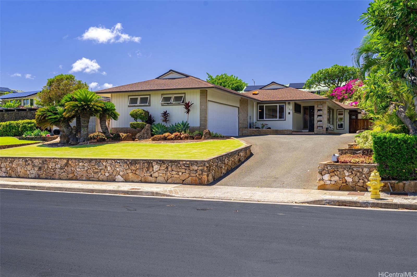Photo 23 of 25