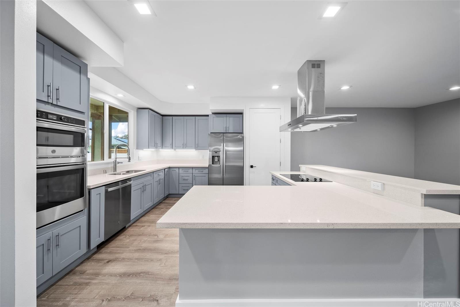 Photo 8 of 24