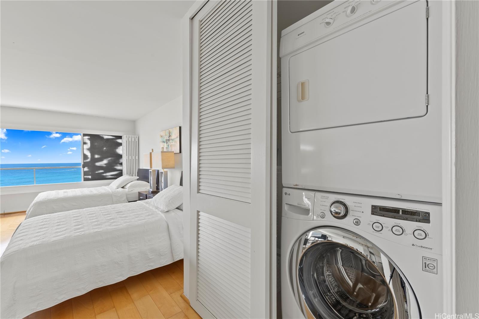 2895 Kalakaua Avenue  Unit 1202