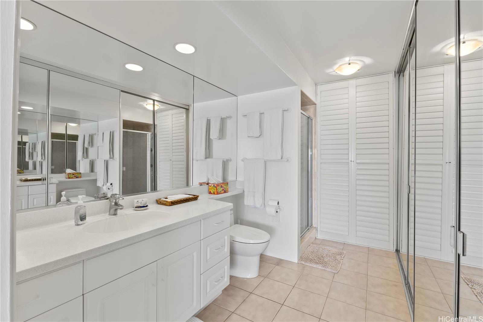 2895 Kalakaua Avenue  Unit 1202
