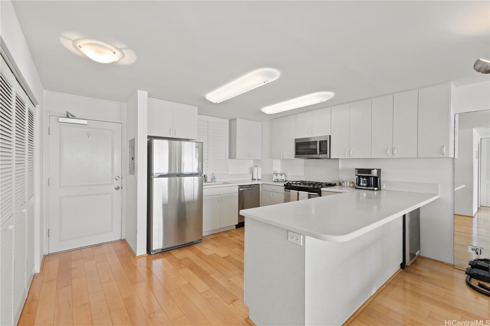 2895 Kalakaua Avenue  Unit 1202