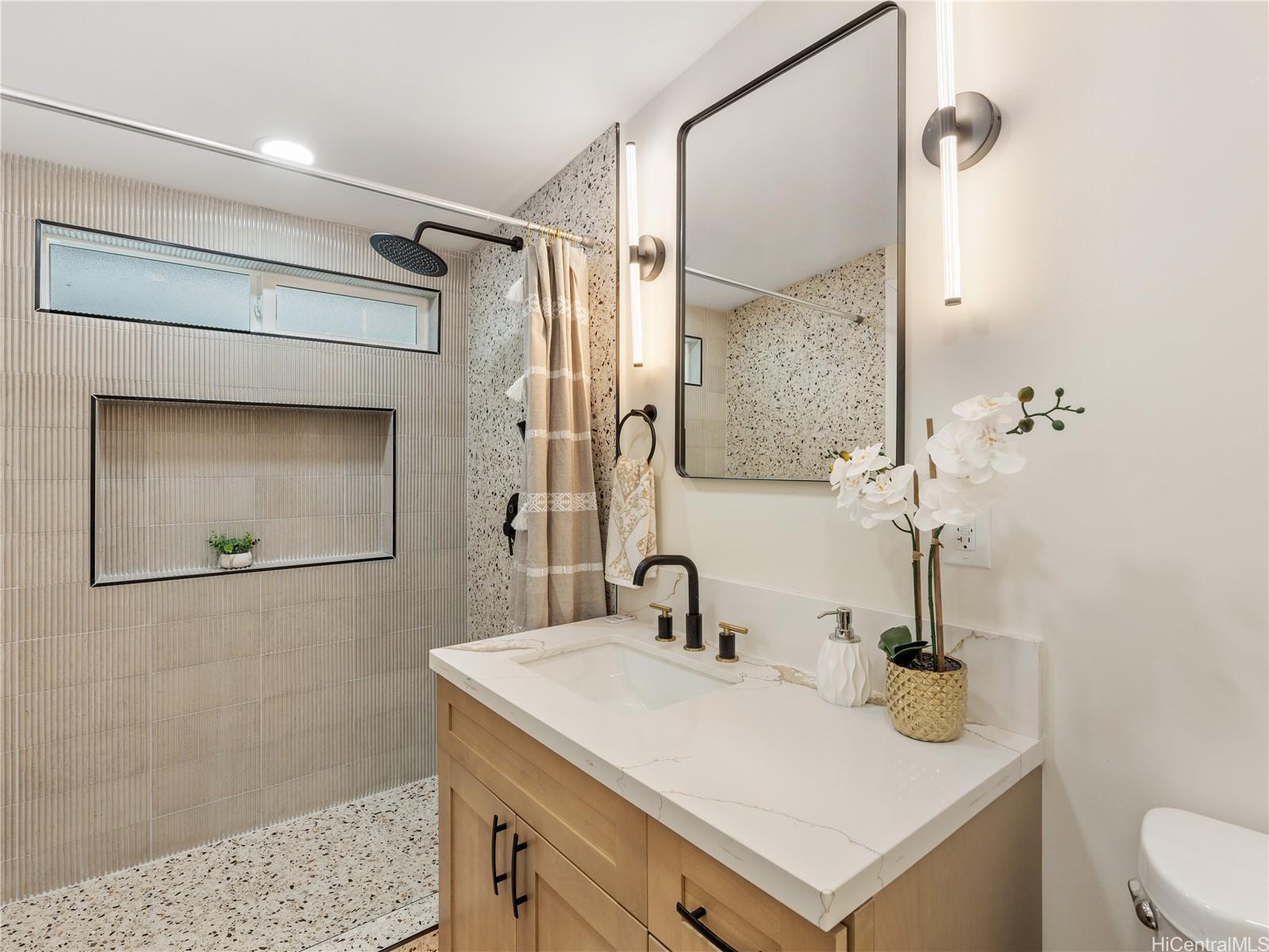 54-11 Pipilani Place