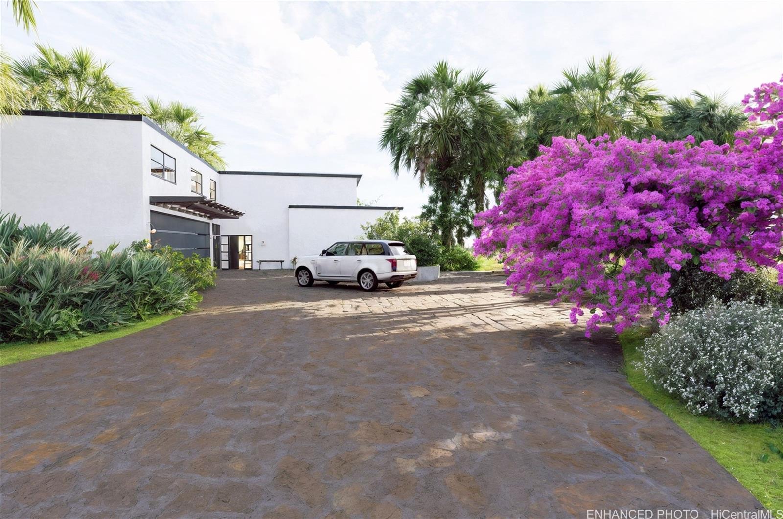 Photo 11 of 25