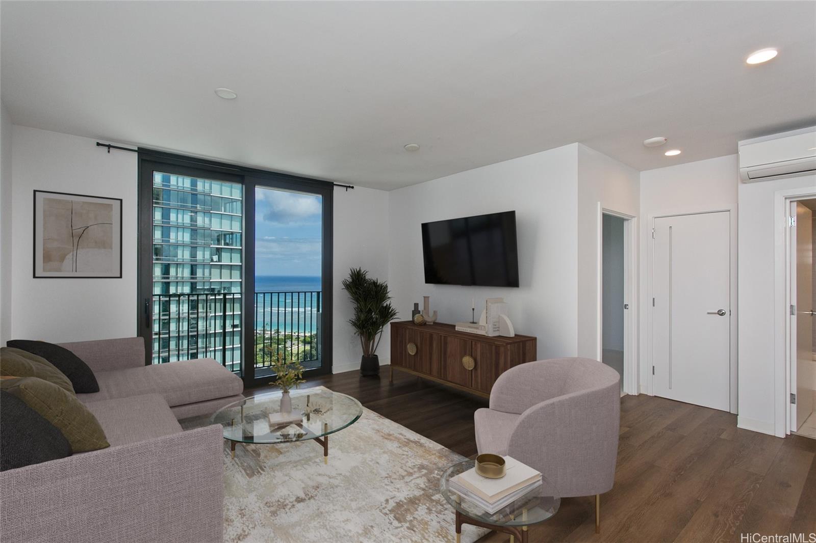 987 Queen Street 3404