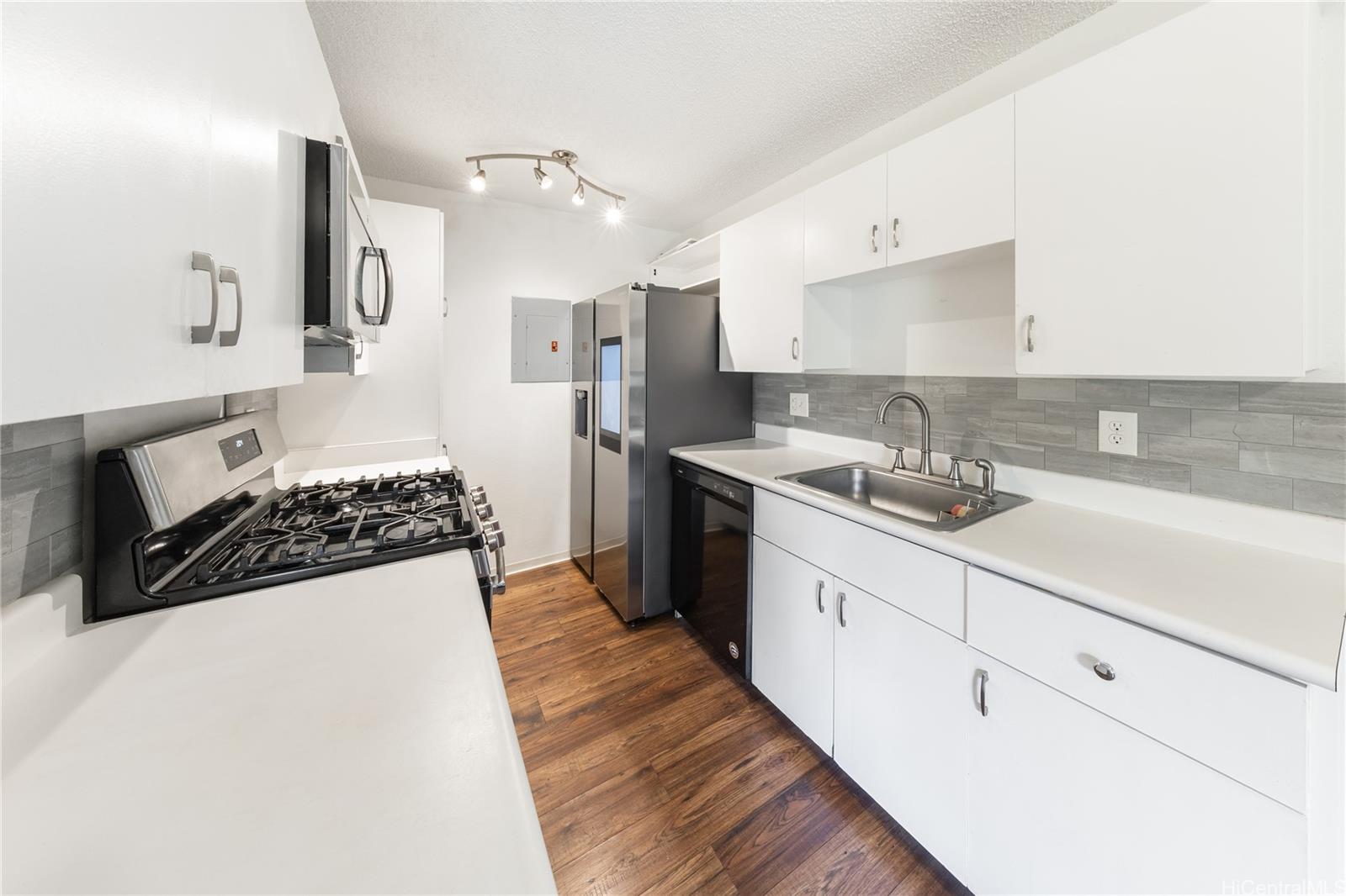 91-1099 Puamaeole Street 17U