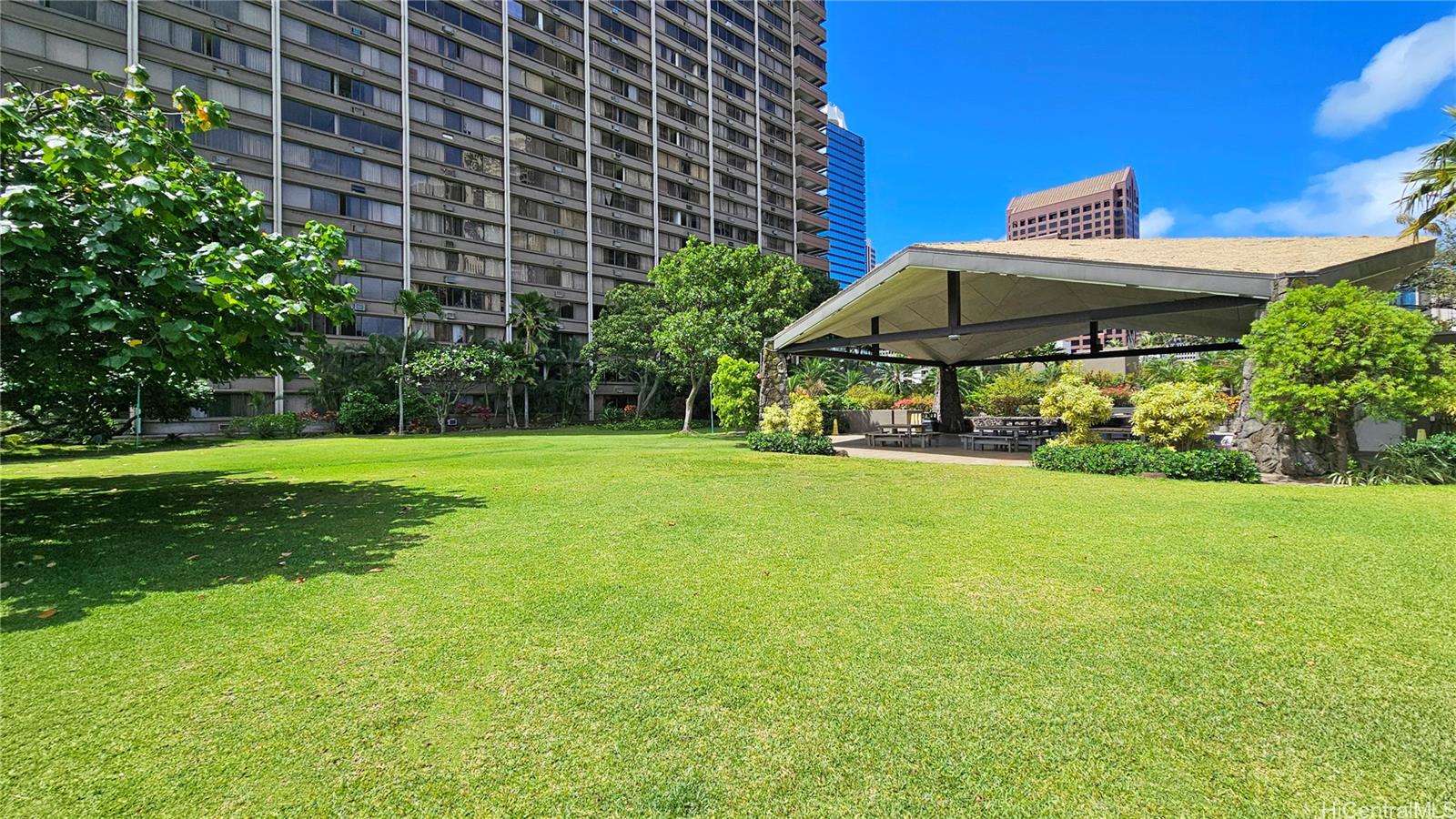 55 S Kukui Street  Unit D2701