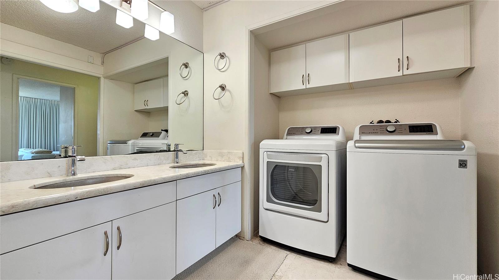 55 S Kukui Street  Unit D2701