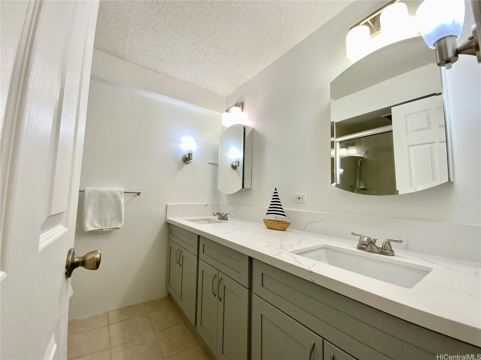 1655 Makaloa Street  Unit 911