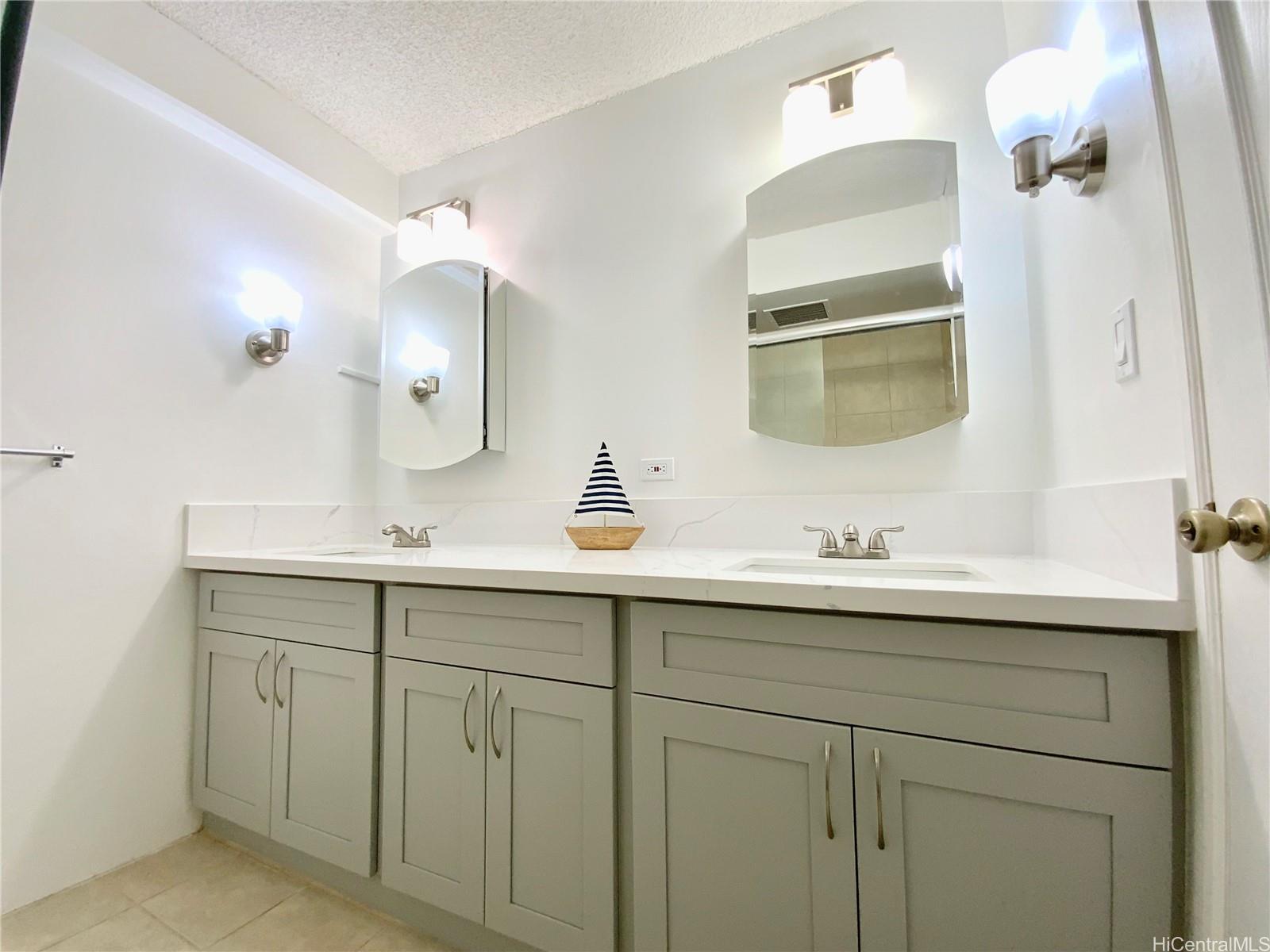 1655 Makaloa Street  Unit 911