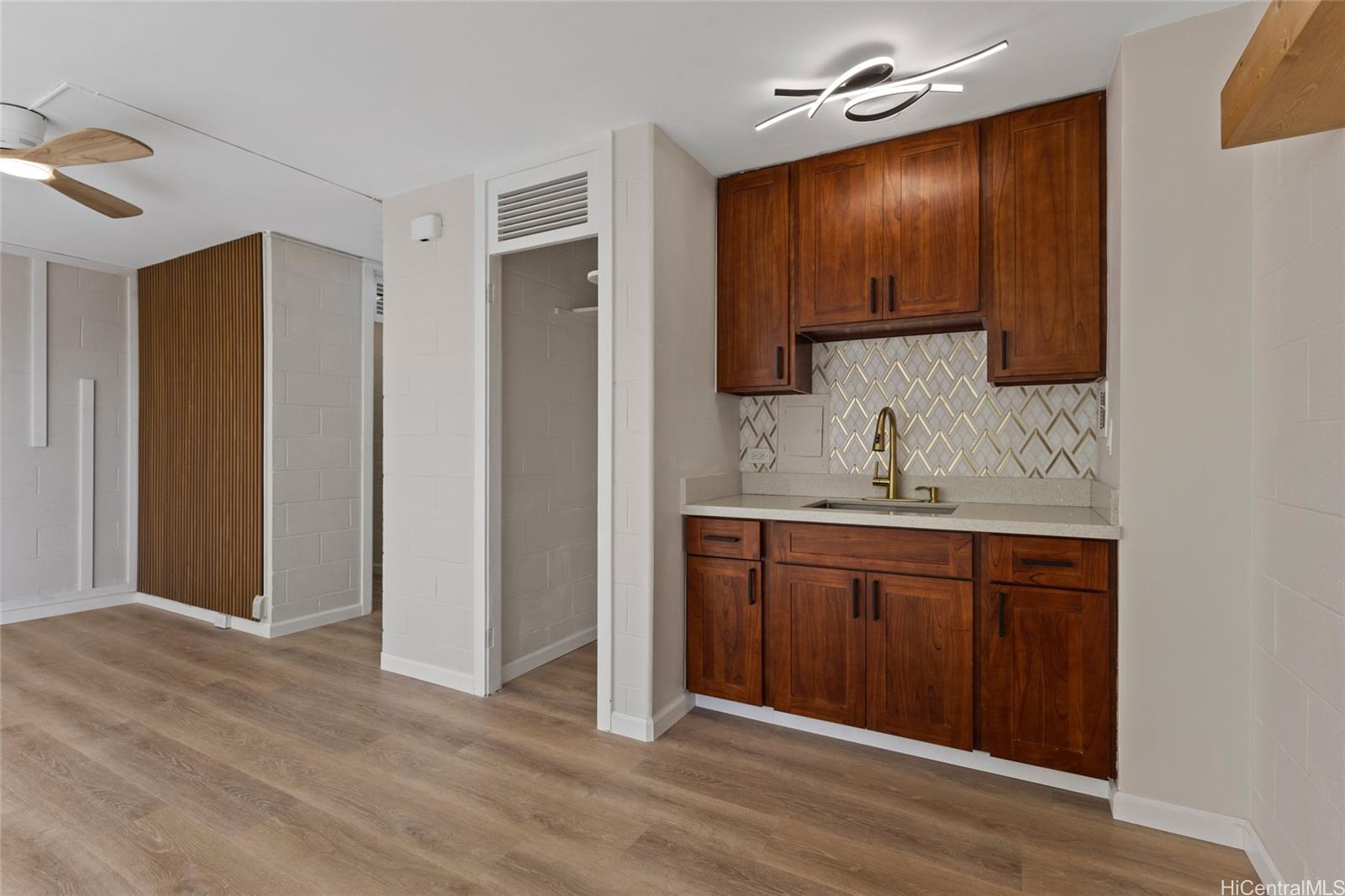 445 Kaiolu Street  Unit 401