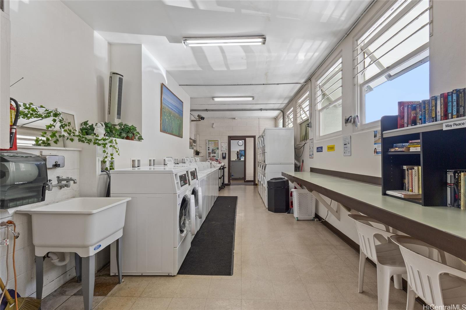 445 Kaiolu Street  Unit 401