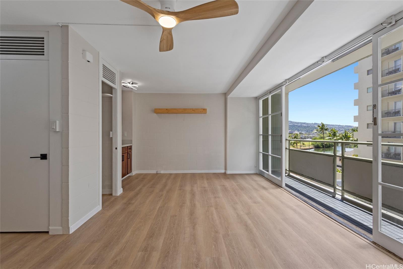 445 Kaiolu Street  Unit 401
