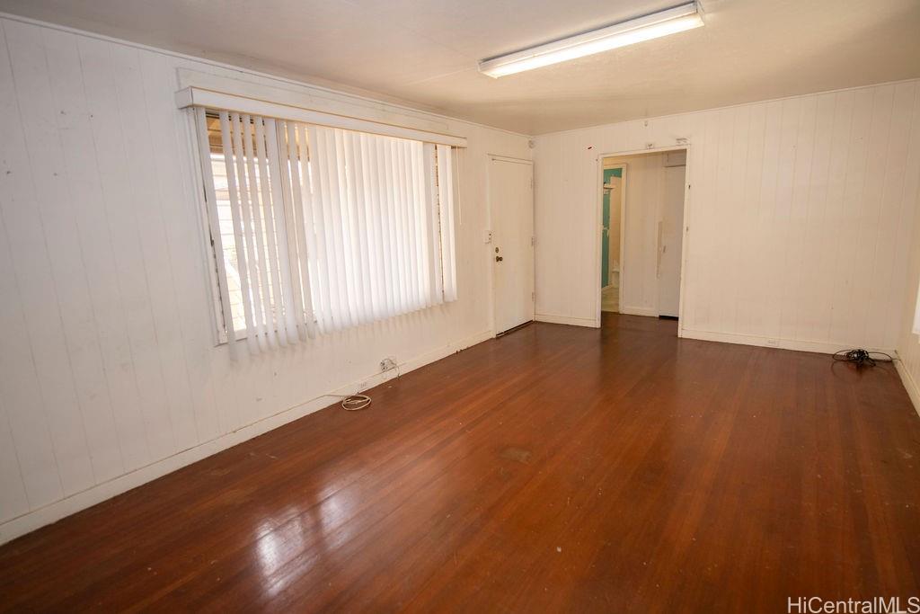 Photo 7 of 23