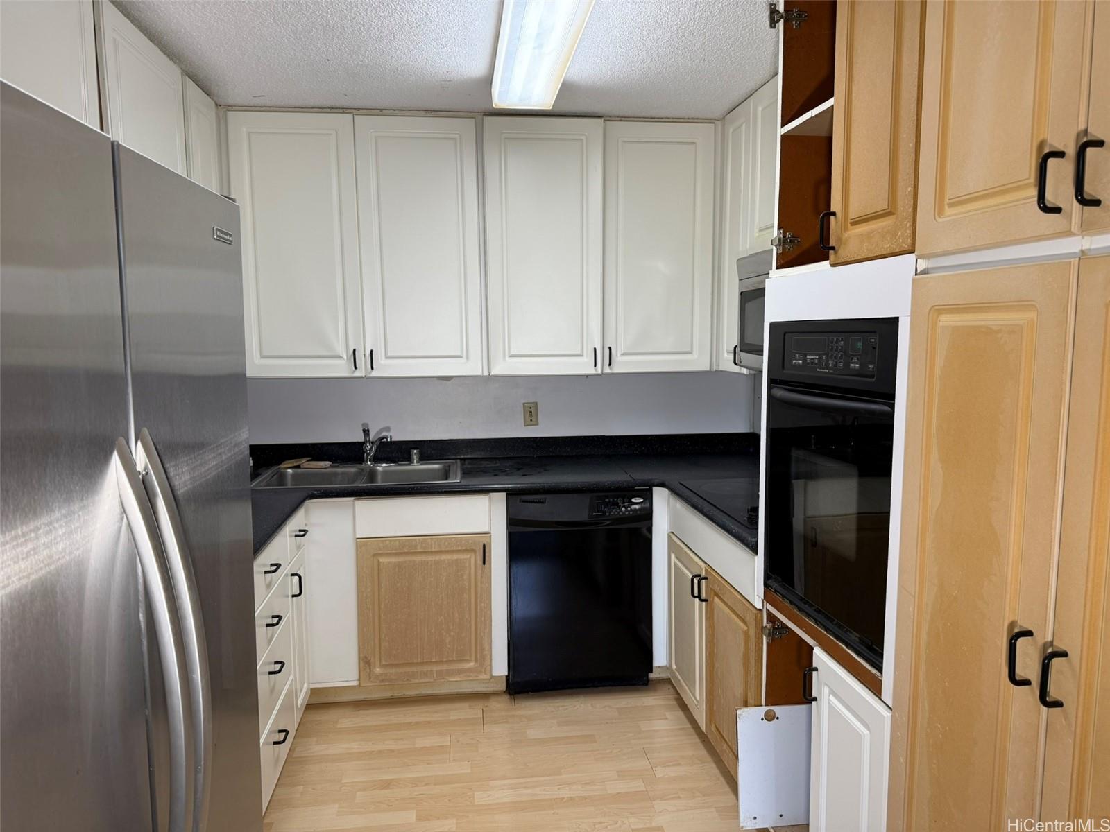 Photo 3 of 25