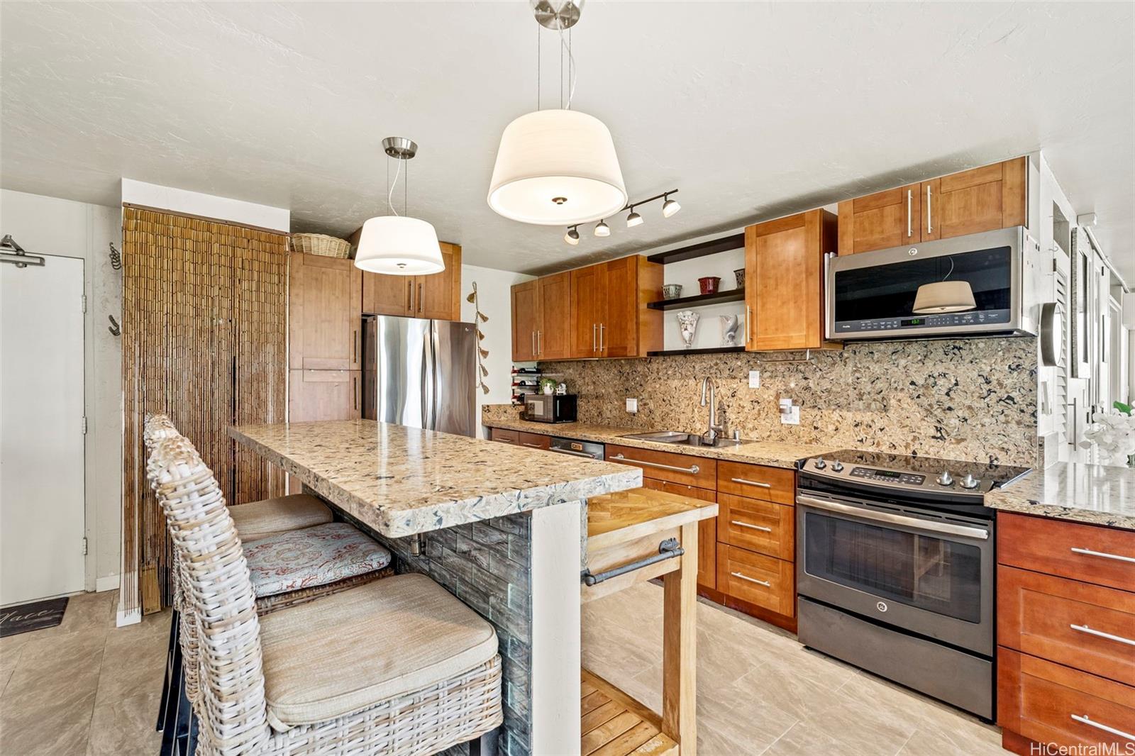 87-561 Farrington Highway  Unit 102