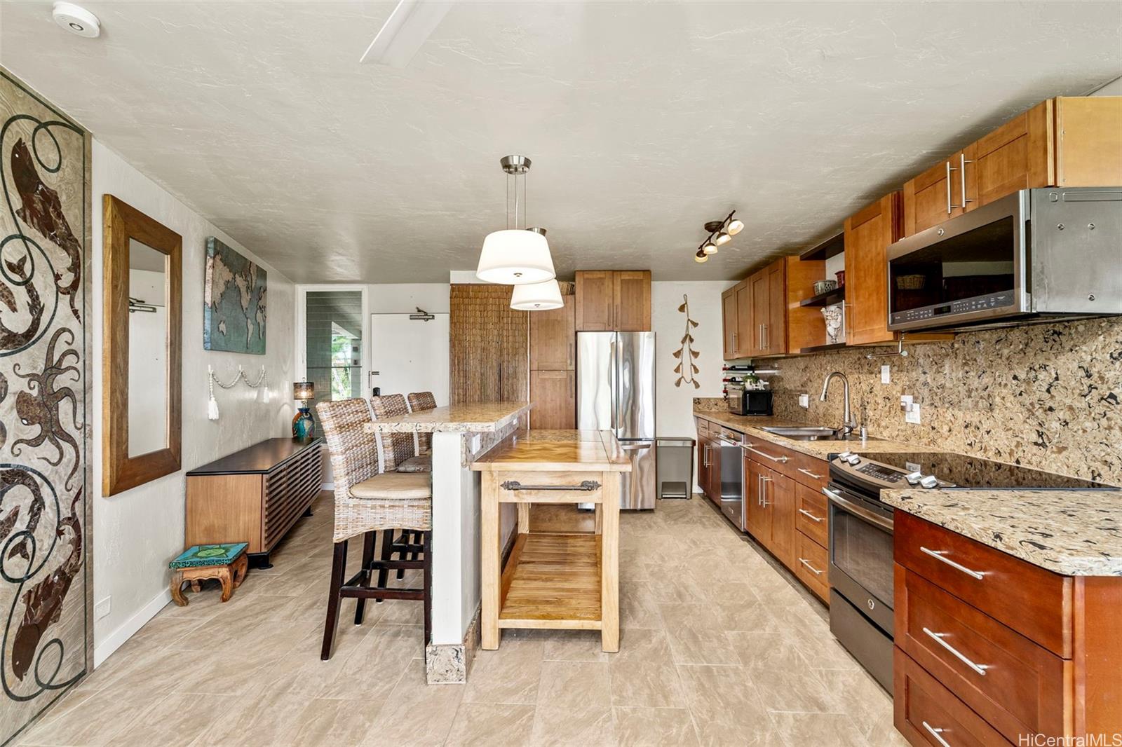87-561 Farrington Highway  Unit 102