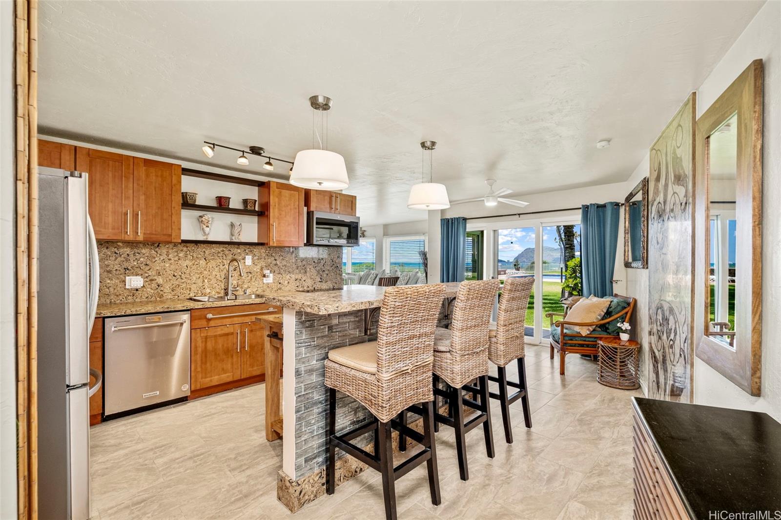 87-561 Farrington Highway  Unit 102