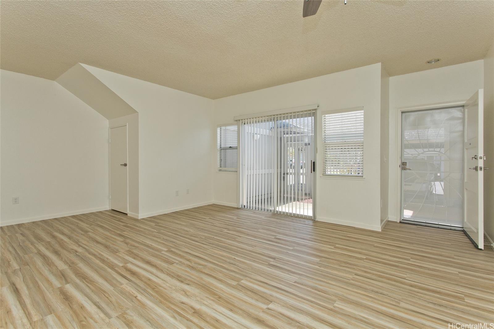 Photo 3 of 21