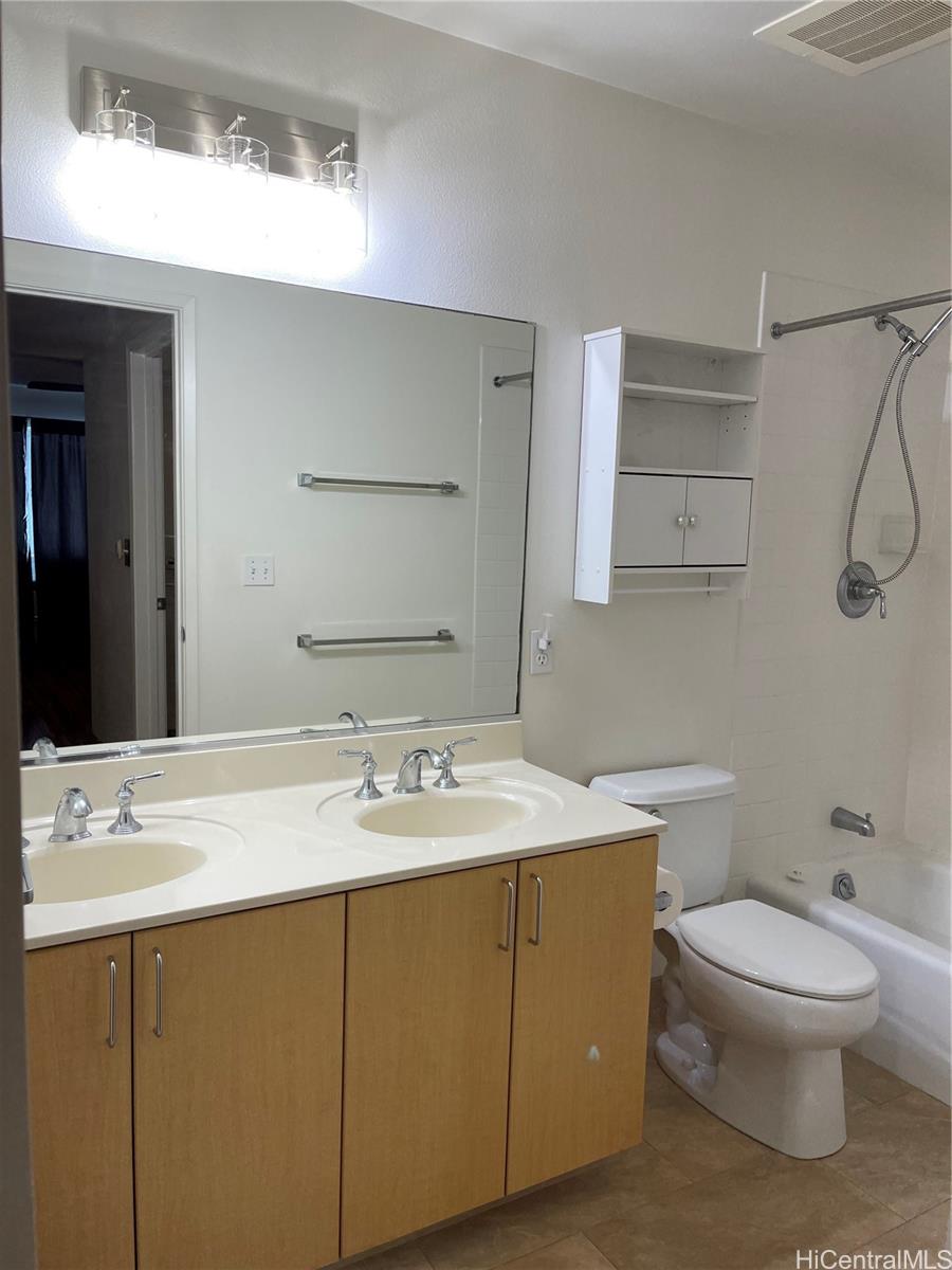 Photo 7 of 25
