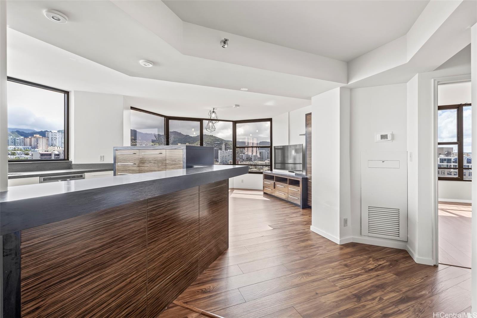 1221 Victoria Street 1705