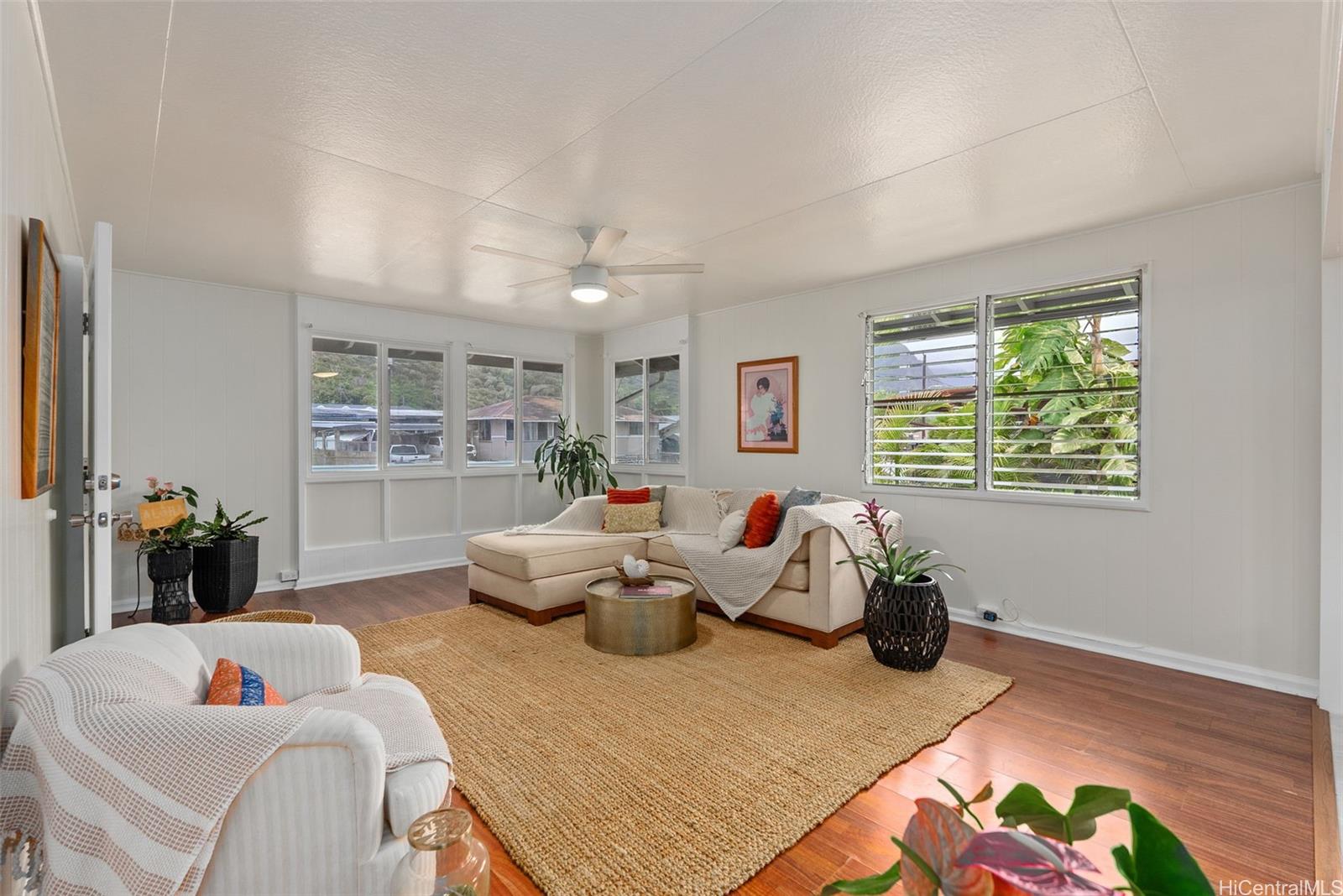 Photo 3 of 24