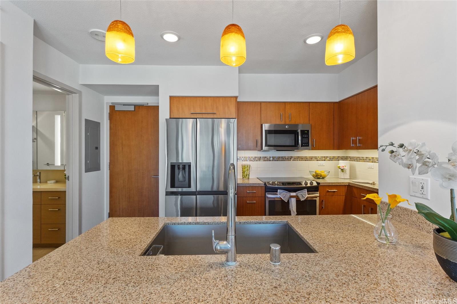 555 South Street 2201