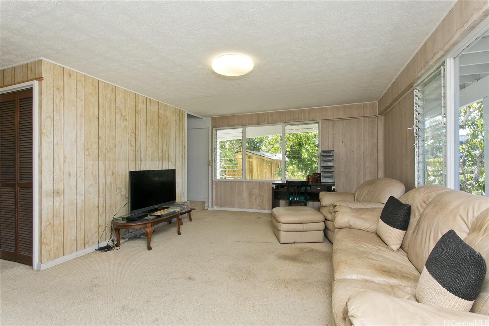 Photo 3 of 24
