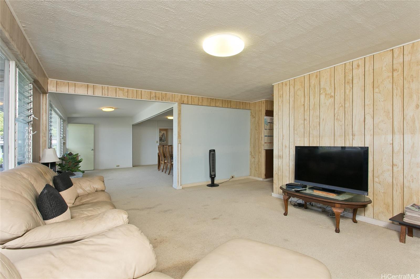 Photo 4 of 24