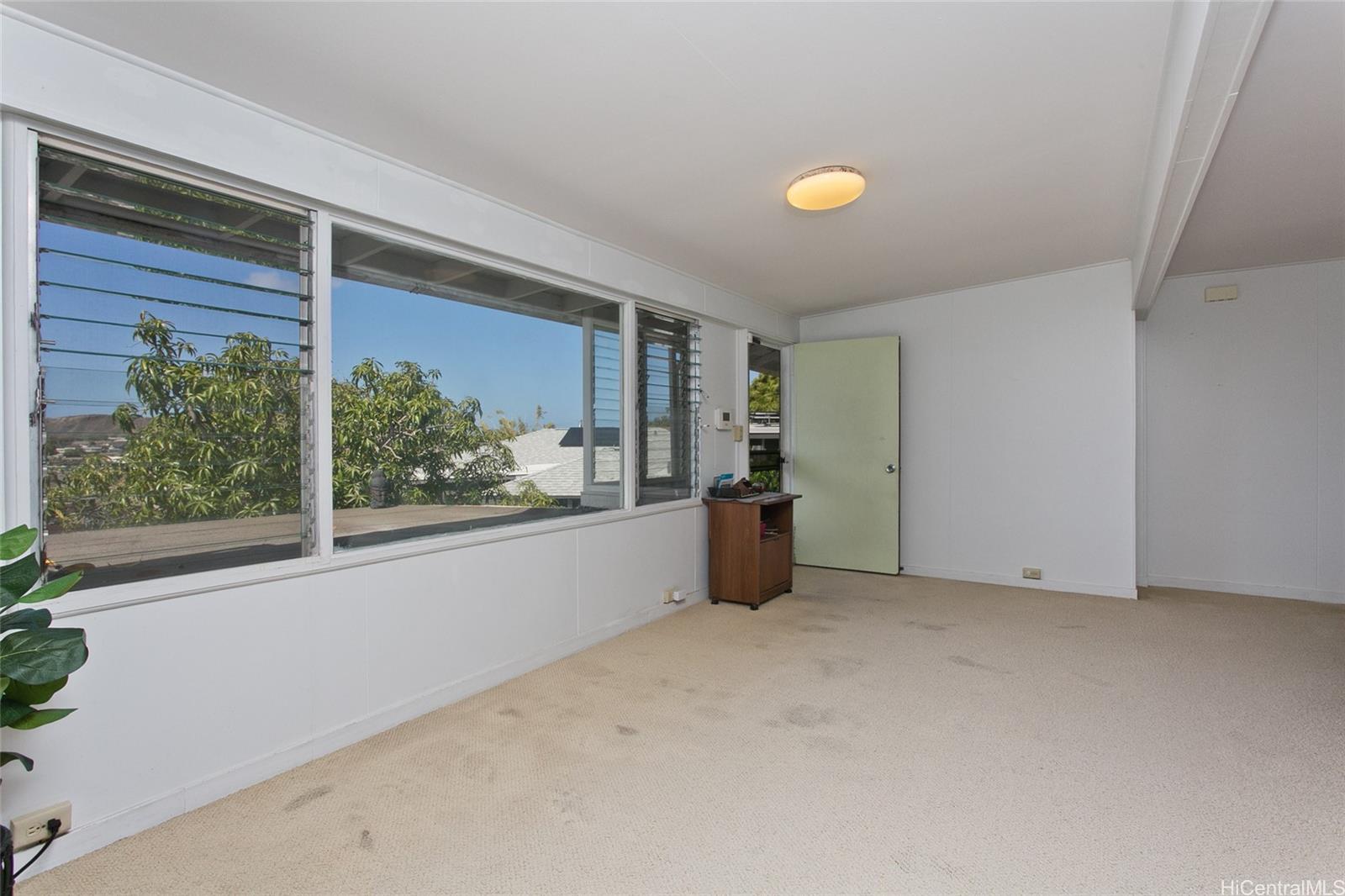 Photo 6 of 24