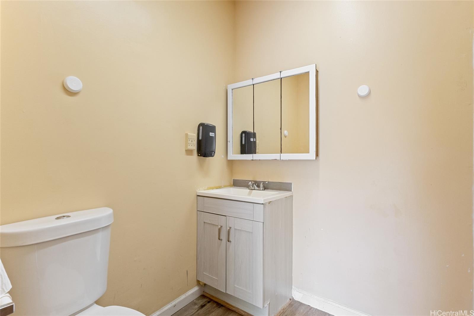 Photo 19 of 21