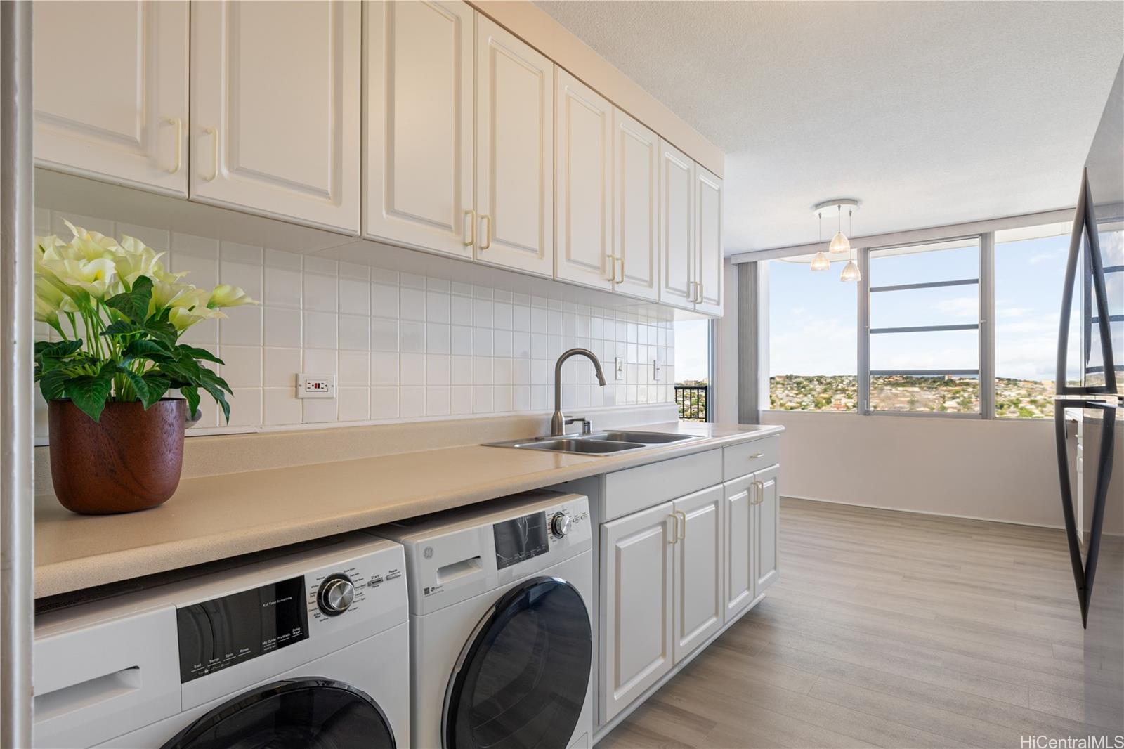 2825 S King Street 2403
