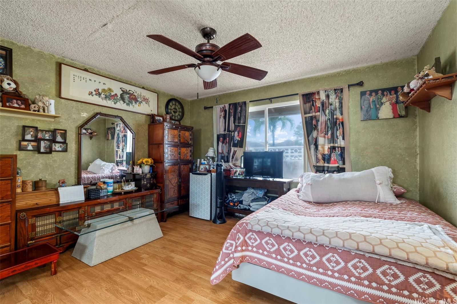 Photo 8 of 23