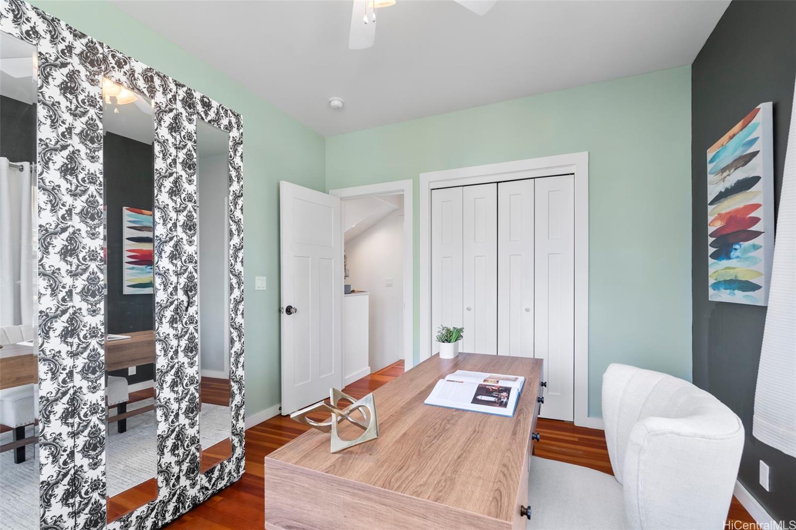 Photo 17 of 25