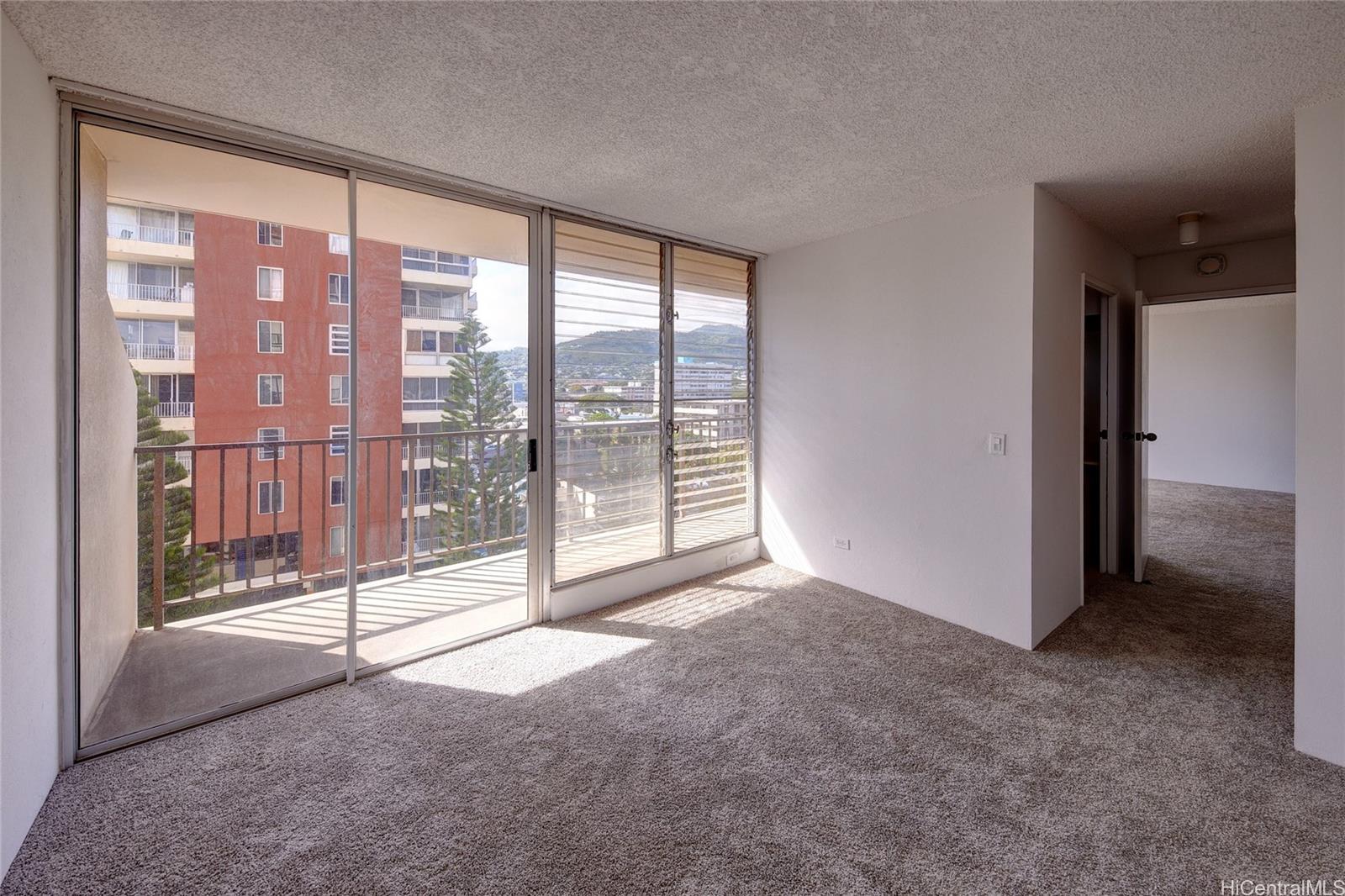 2754 Kuilei Street  Unit 702