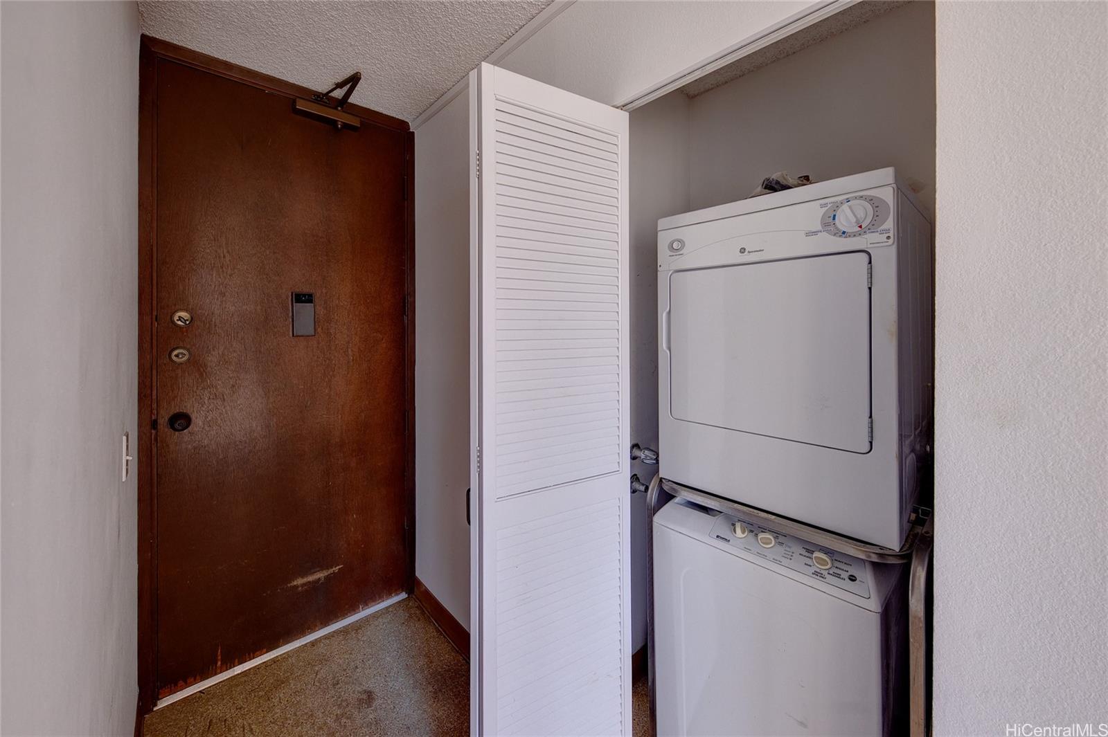 2754 Kuilei Street  Unit 702