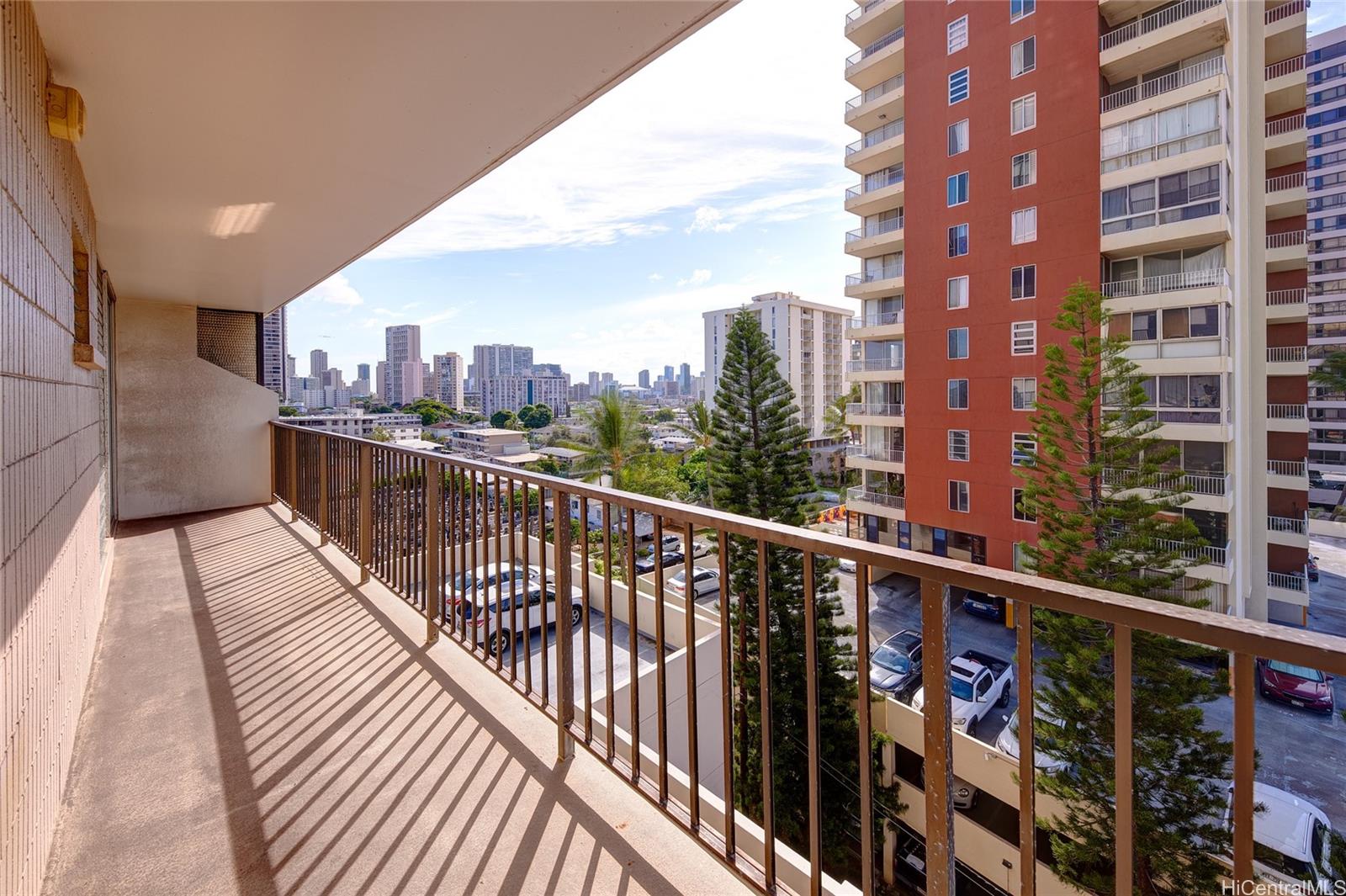2754 Kuilei Street  Unit 702