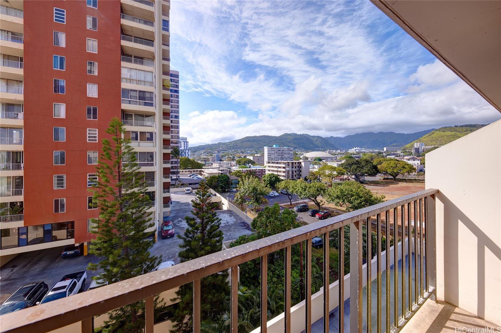 2754 Kuilei Street  Unit 702