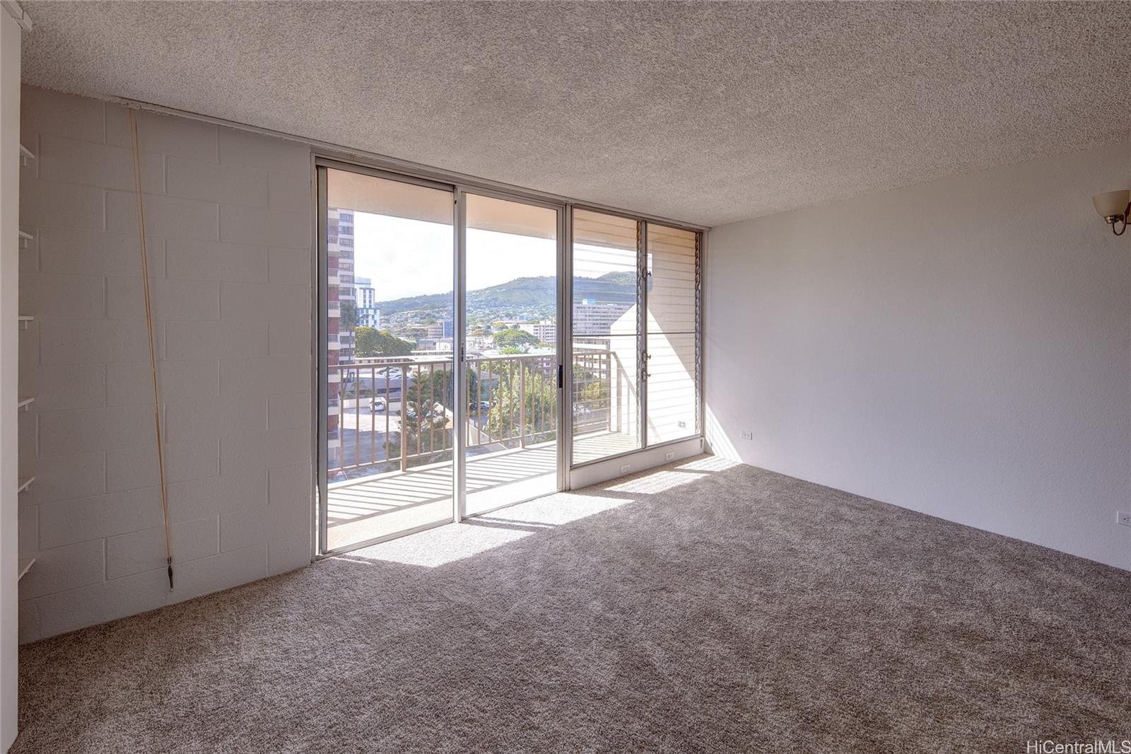 2754 Kuilei Street  Unit 702