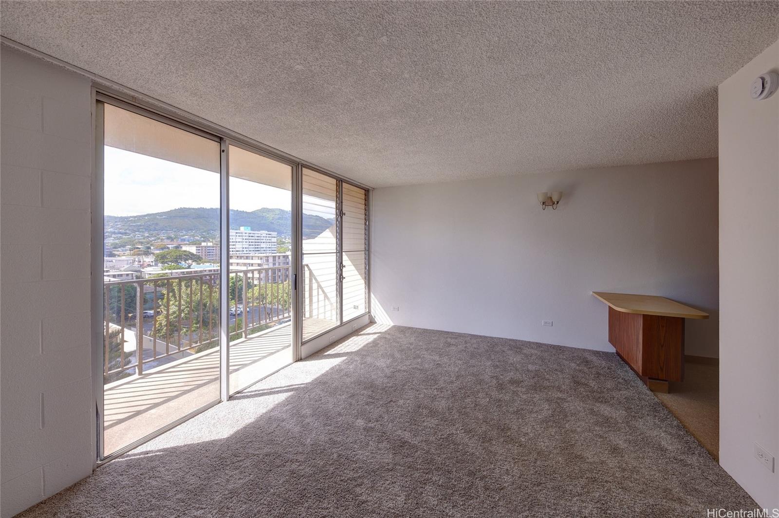 2754 Kuilei Street  Unit 702