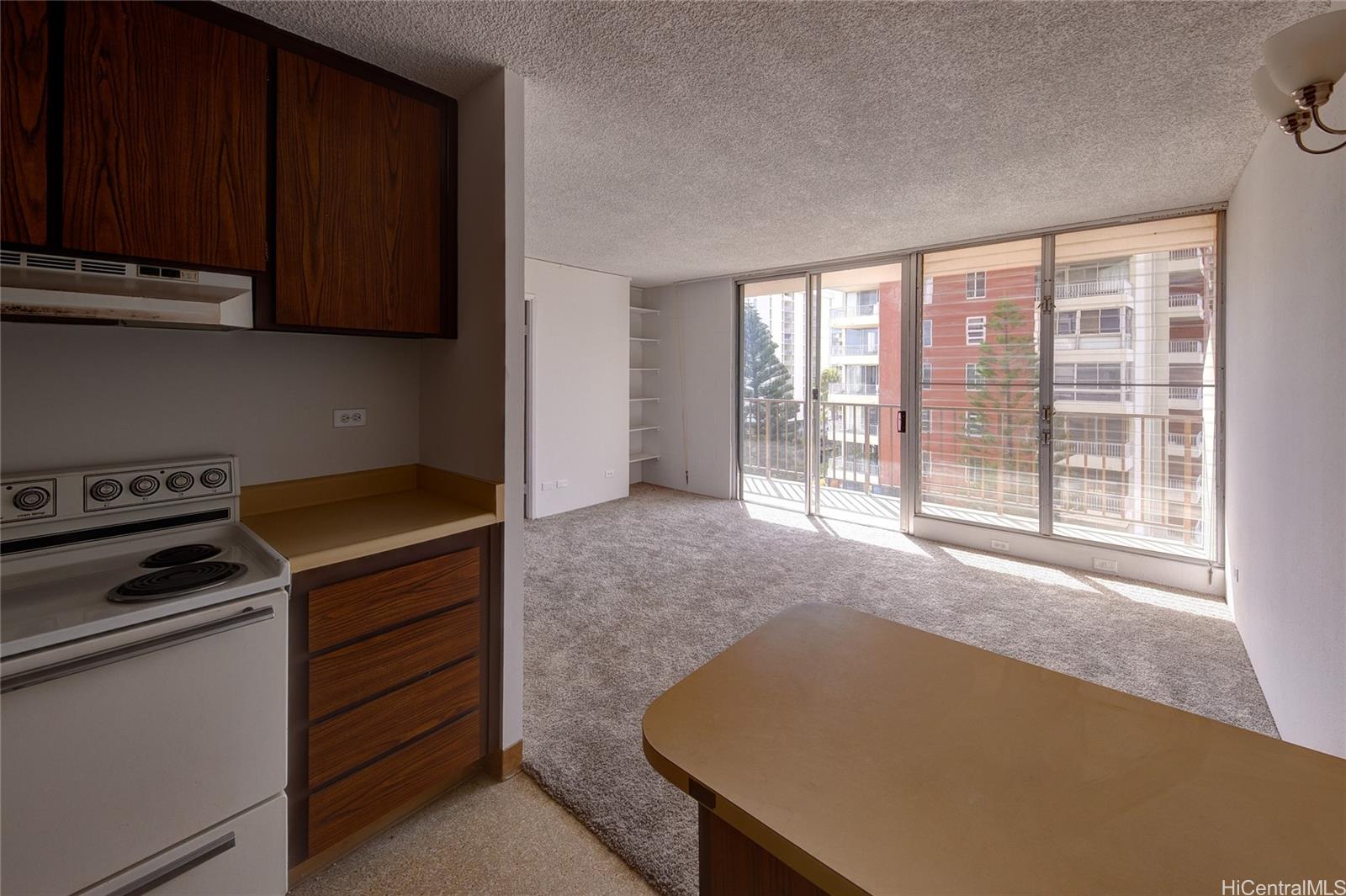2754 Kuilei Street  Unit 702