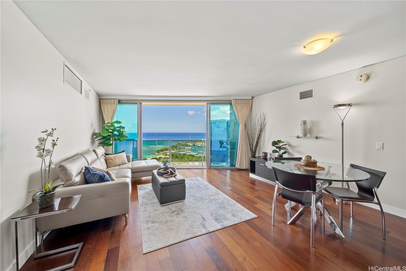 1177 Queen Street 4104