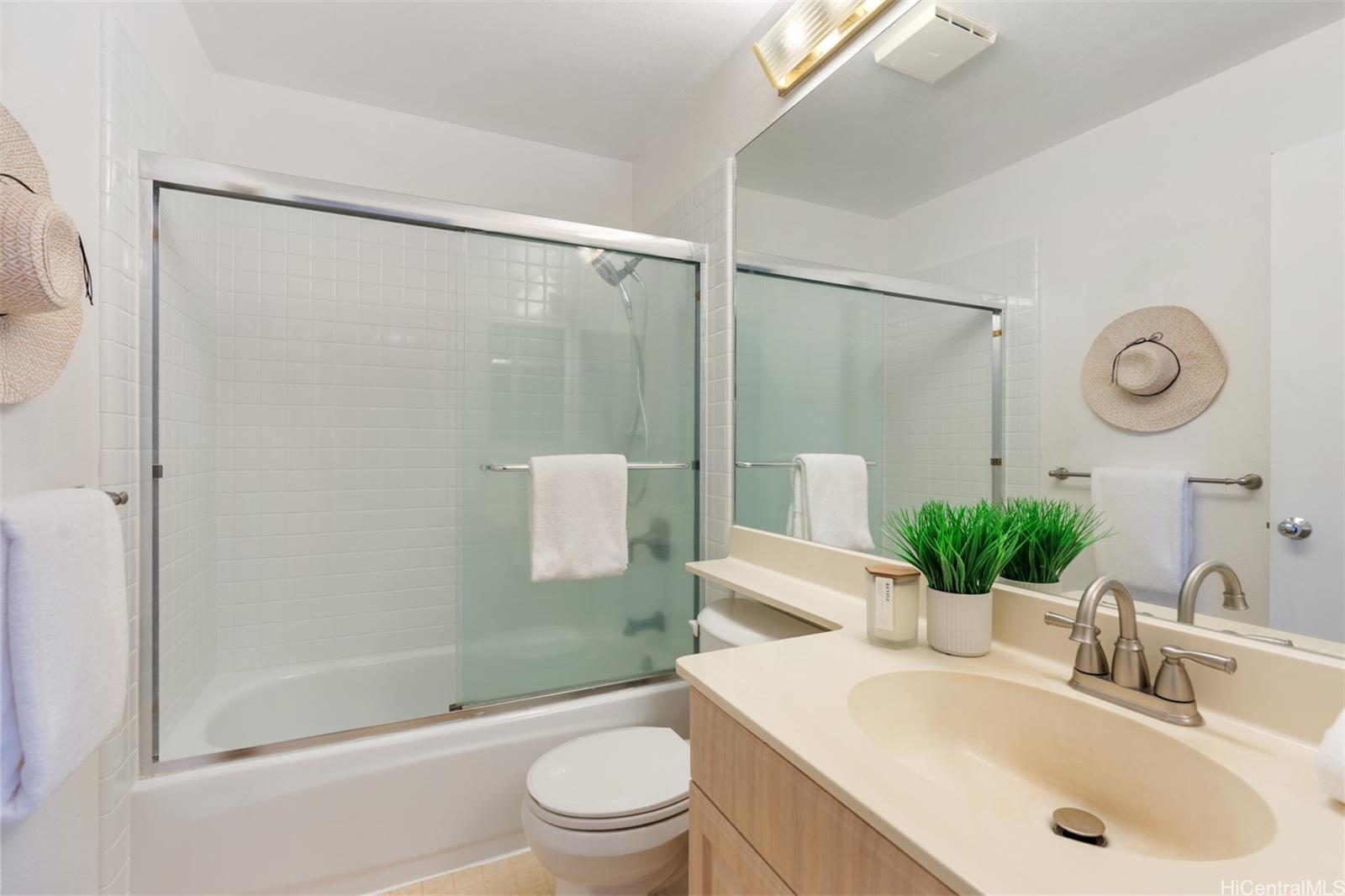 Photo 9 of 24