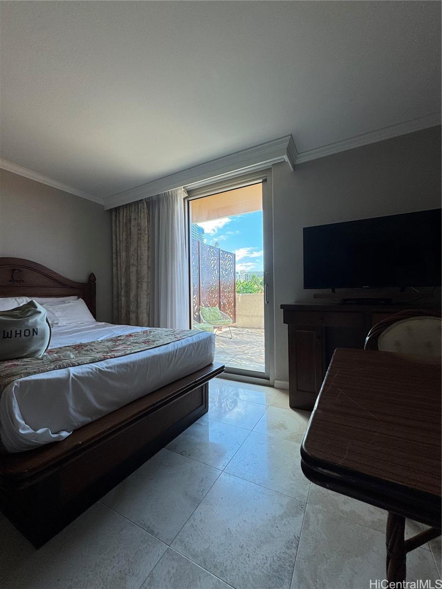 2045 Kalakaua Avenue  Unit 114